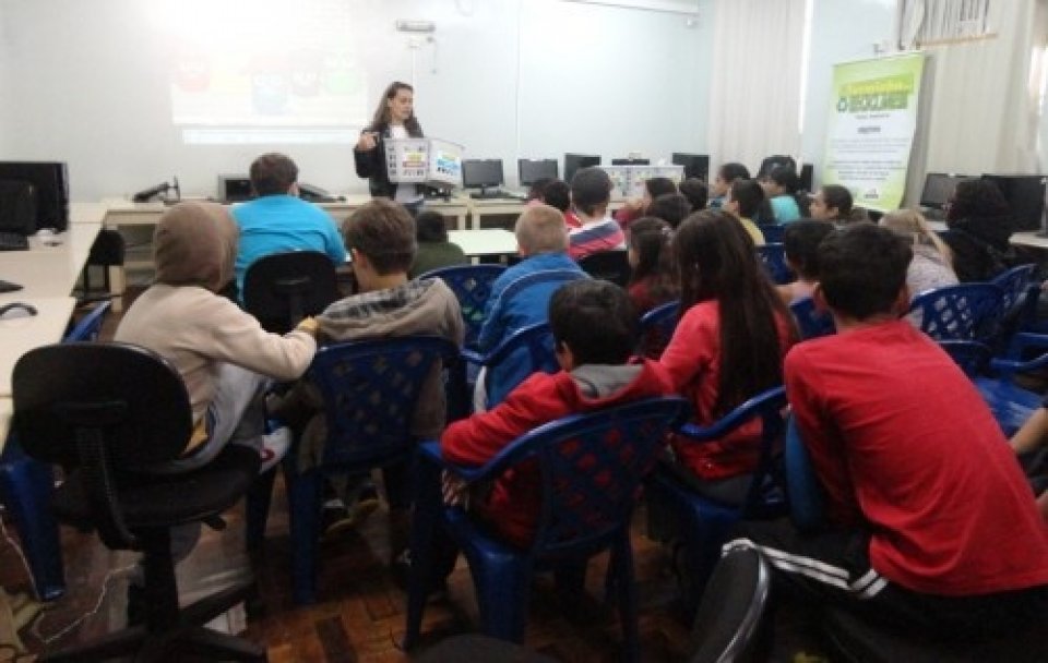 CADA DIA A NATUREZA PRODUZ O SUFICIENTE PARA NOSSA CARÊNCIA...