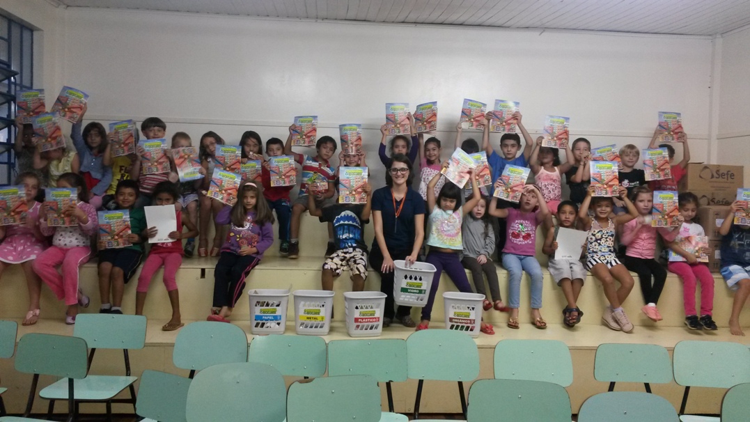 ALUNOS EMPOLGADOS COM A VOLTA DAS ATIVIDADES DA TURMINHA DA RECICLAGEM