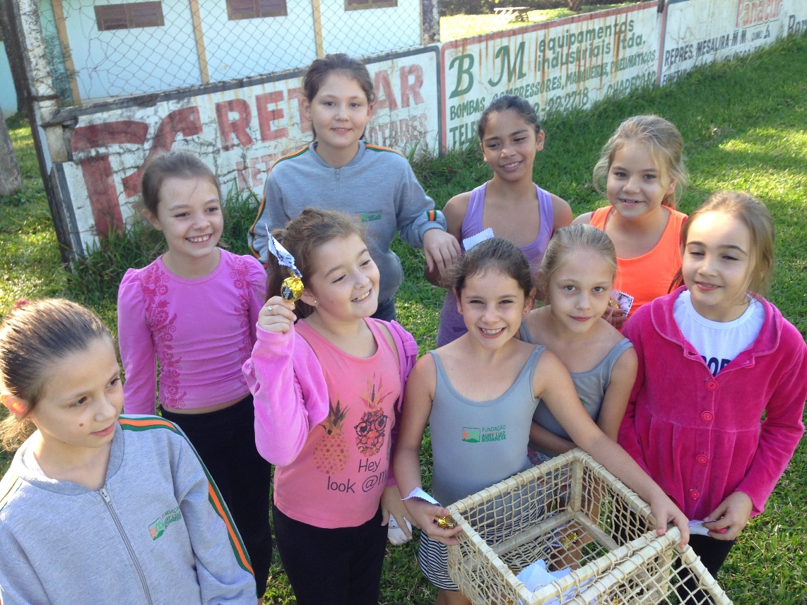 COMEMORAÇÃO AO DIA DA PÁSCOA COM OS ALUNOS DO GRUPO DE DANÇA VOZES DO CORPO