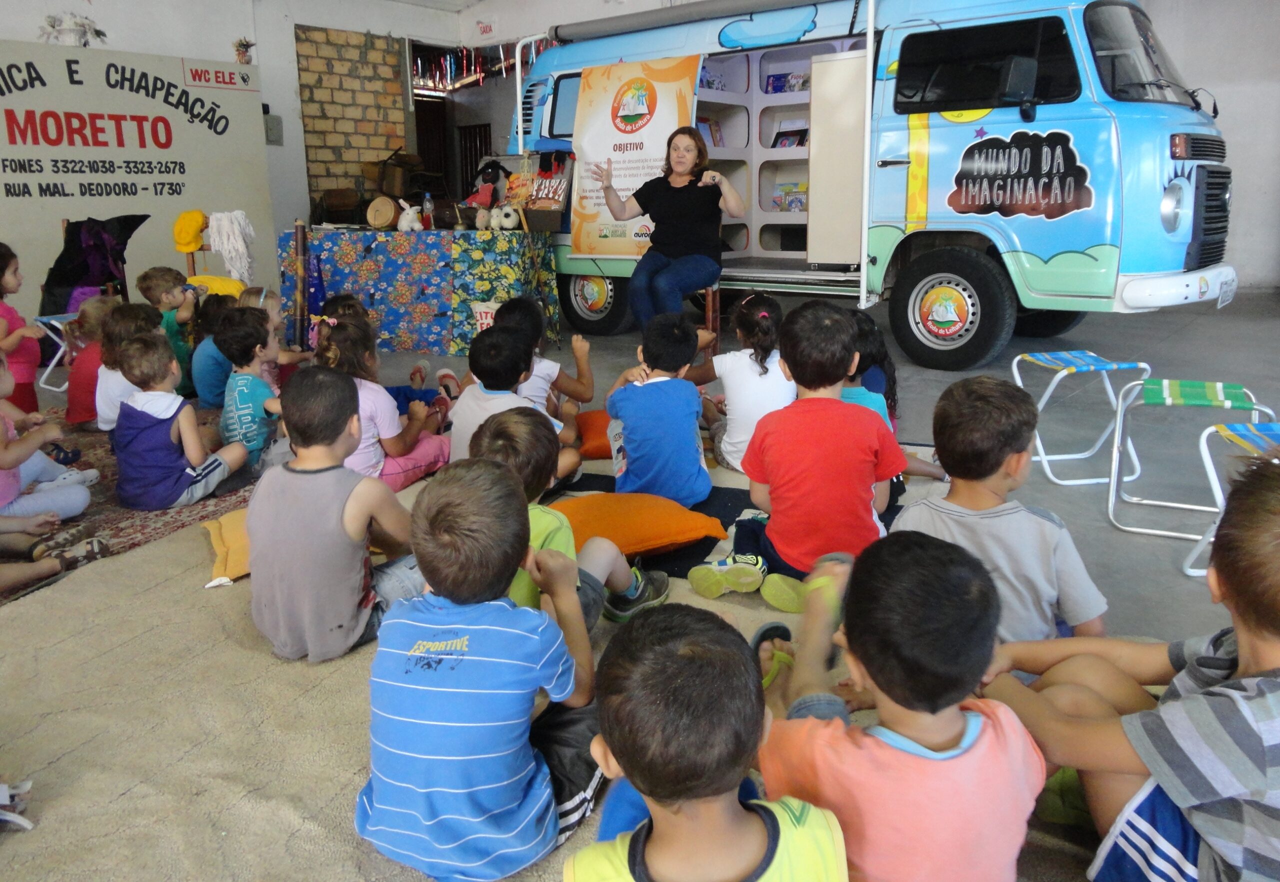 Contação de histórias e roda de leitura a 1.195 crianças e adolescentes