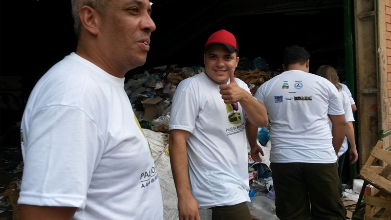 Grupo do Projeto Palco da Reciclagem visita Cooperativa Verde Vida