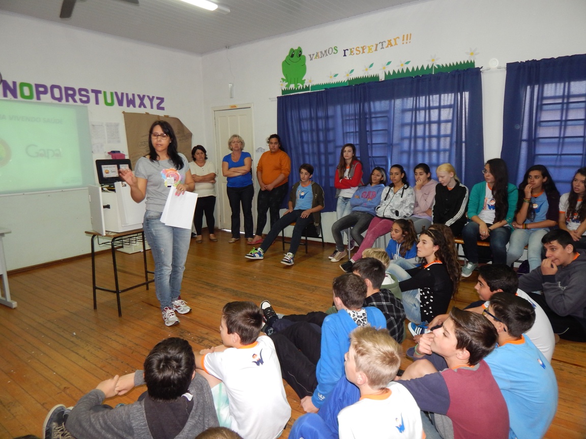 Vivendo Saúde realiza oficinas em escolas