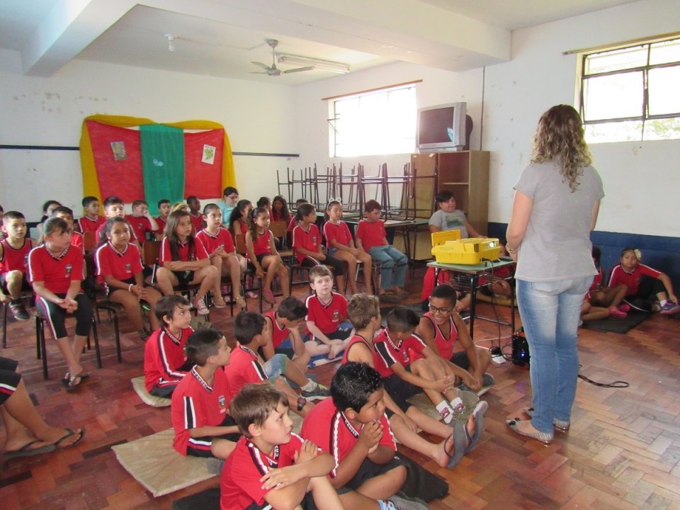 Sensibilização ambiental com a Turminha da Reciclagem