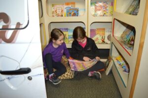 Roda de Leitura e A Turminha da Reciclagem na Cooperalfa em Chapecó (SC)