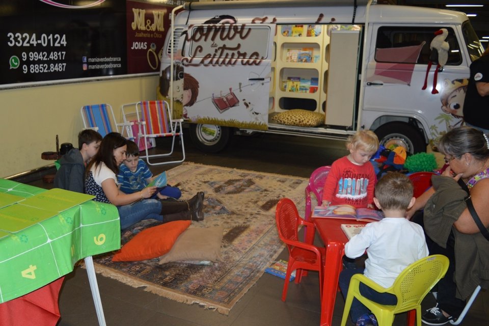 Roda de Leitura e A Turminha da Reciclagem na Cooperalfa em Chapecó (SC)