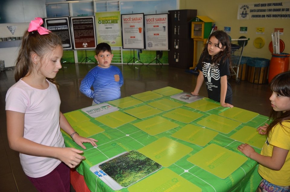 Roda de Leitura e A Turminha da Reciclagem na Cooperalfa em Chapecó (SC)
