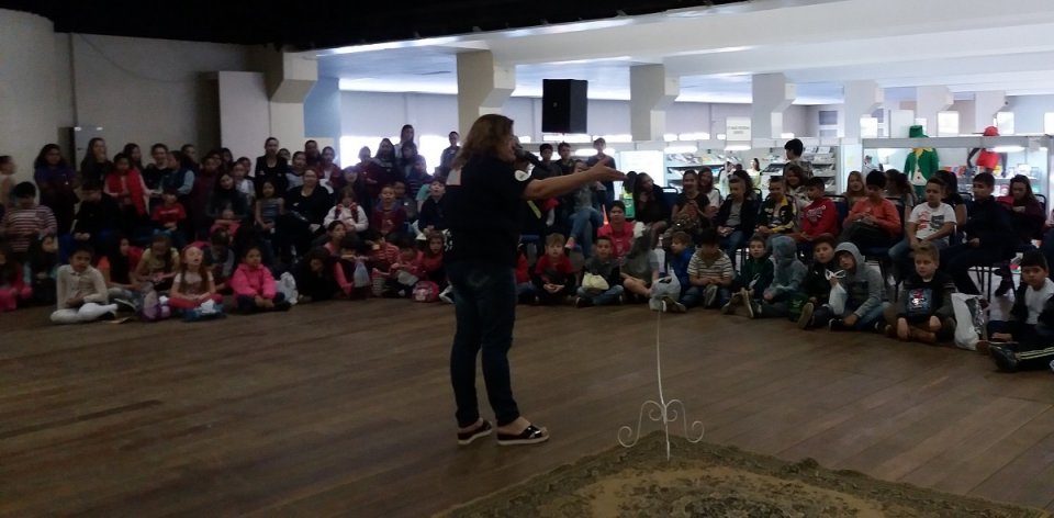 Programa Roda de Leitura na Feira do Livro em Chapecó (SC)