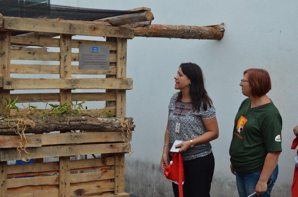 Voluntários do programa Amigo Energia participam do Natal FCD