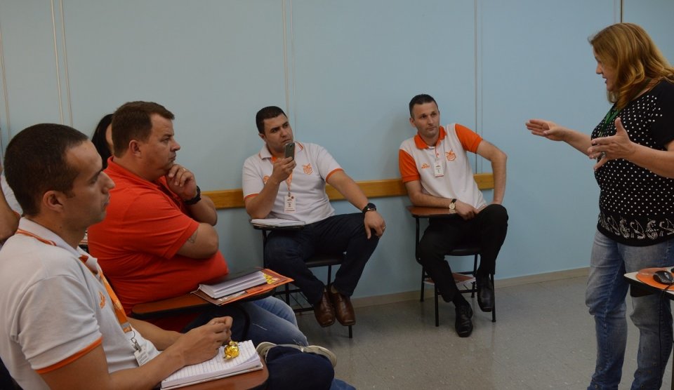 Filial de Vendas da Aurora em Chapecó (SC) recebe o programa Roda de Leitura