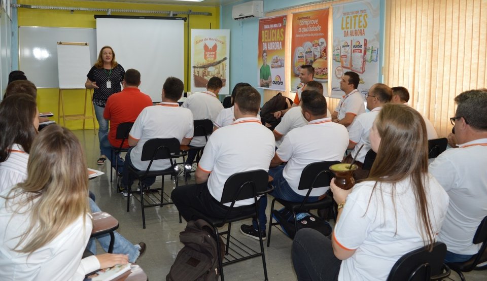 Filial de Vendas da Aurora em Chapecó (SC) recebe o programa Roda de Leitura