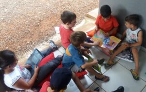 Contação de histórias com o programa Roda de Leitura em Guatambu (SC)