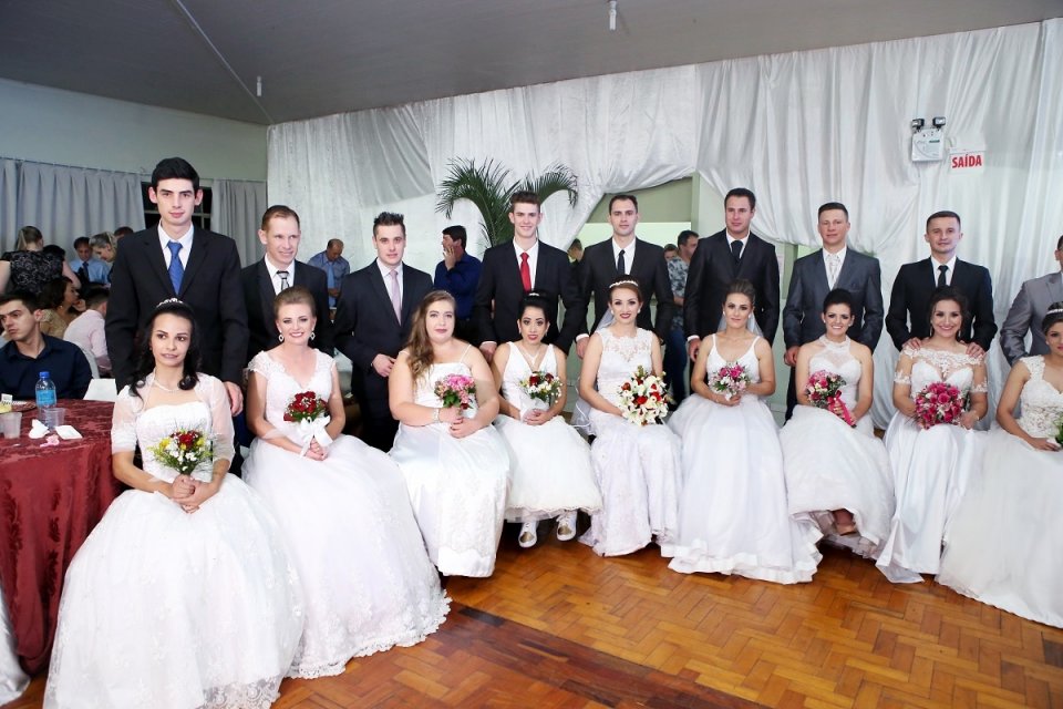 Fundação Aury Luiz Bodanese promove segundo Casamento Cooperado em Pinhalzinho (SC)