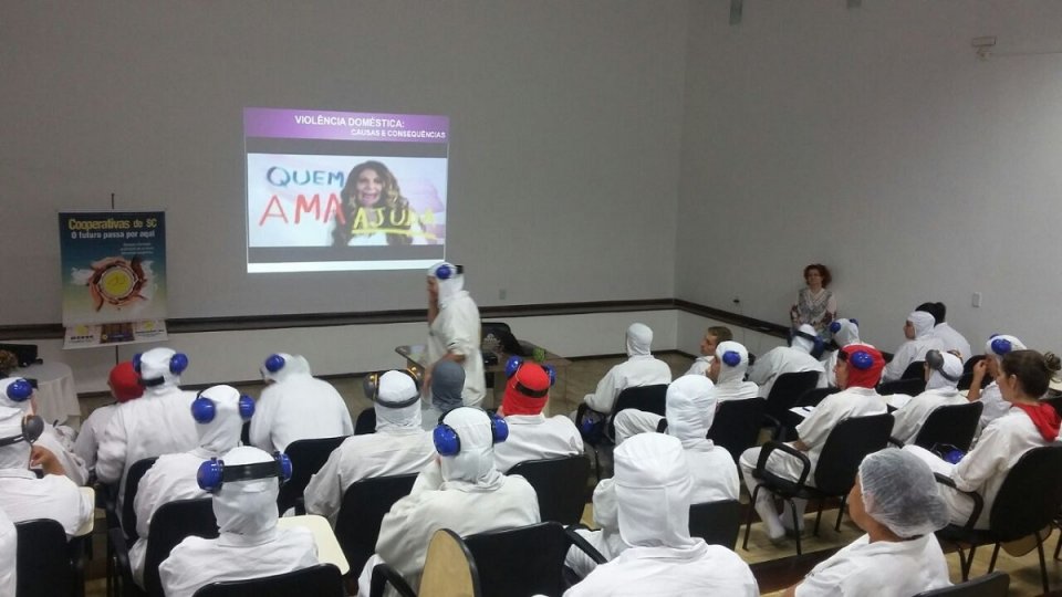 Violência doméstica em debate nas unidades da Aurora Alimentos