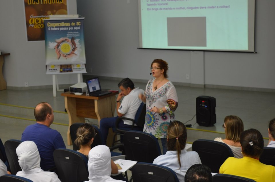 Violência doméstica em debate nas unidades da Aurora Alimentos