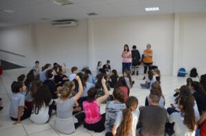 Workshop de dança com os alunos do programa Vozes do Corpo
