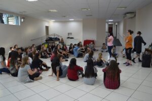 Workshop de dança com os alunos do programa Vozes do Corpo