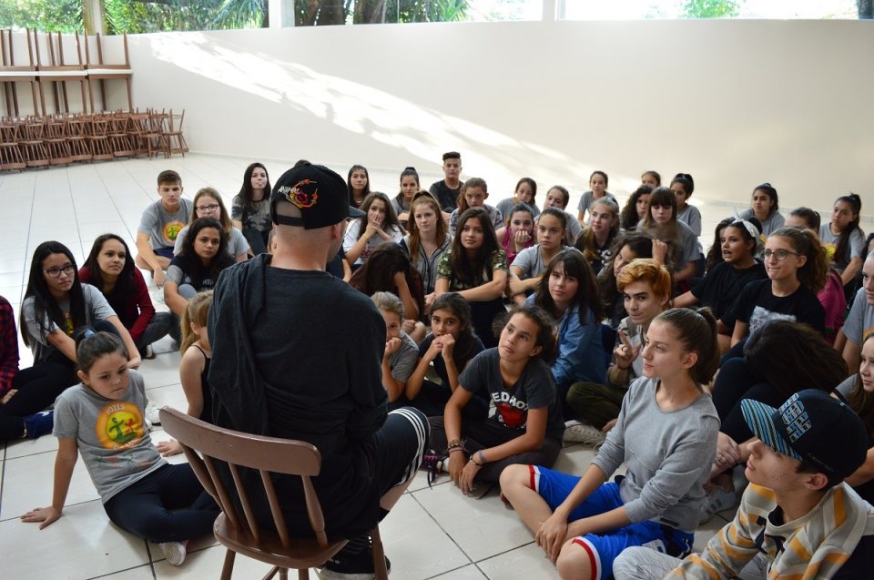 Workshop de dança com os alunos do programa Vozes do Corpo