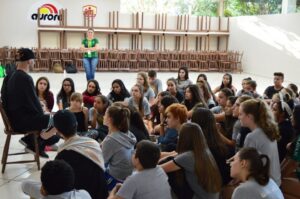 Workshop de dança com os alunos do programa Vozes do Corpo