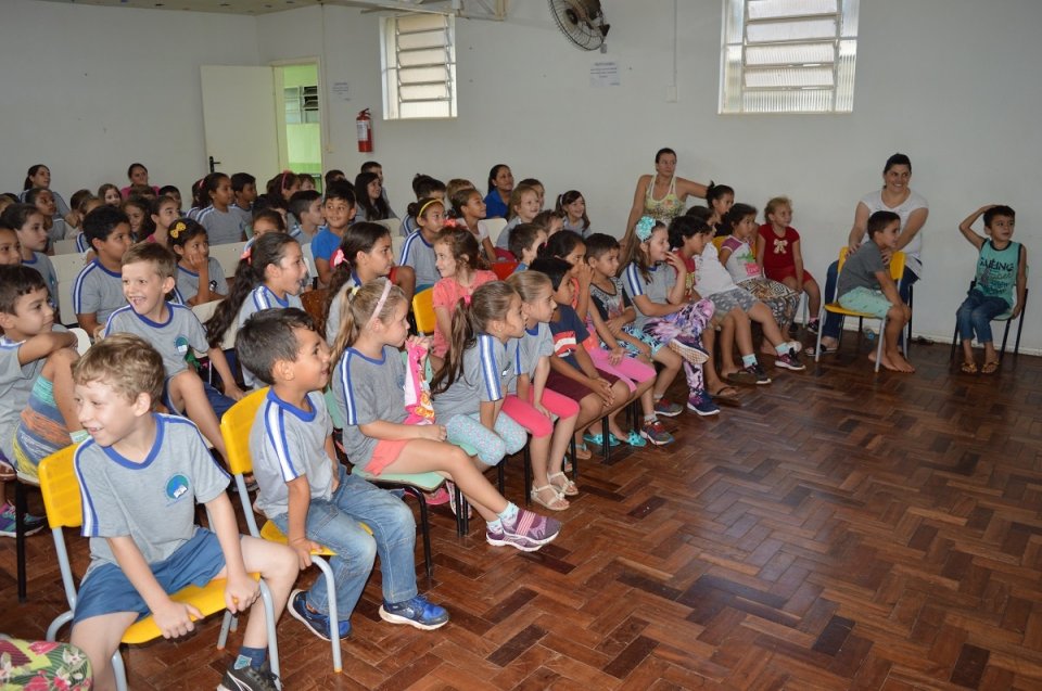 Programa Roda de Leitura contribui para o desenvolvimento da linguagem oral e escrita dos ouvintes