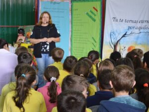 Programa Roda de Leitura leva contação de histórias, leitura e socialização a espaços