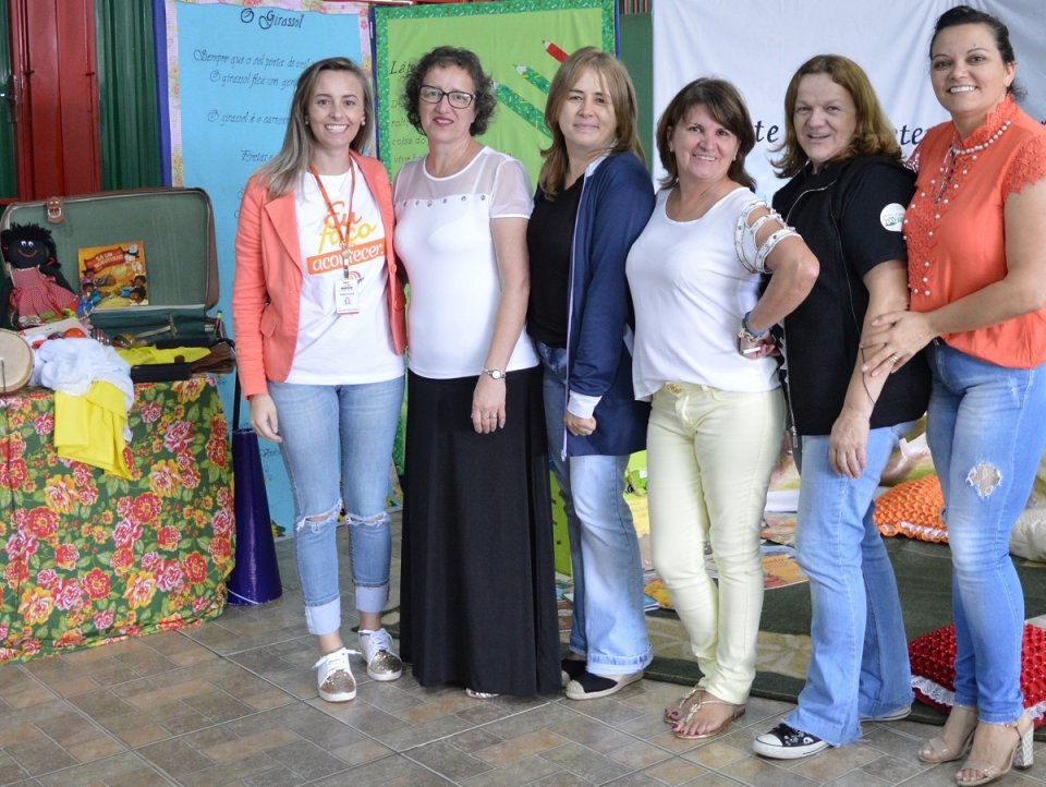 Programa Roda de Leitura leva contação de histórias, leitura e socialização a espaços