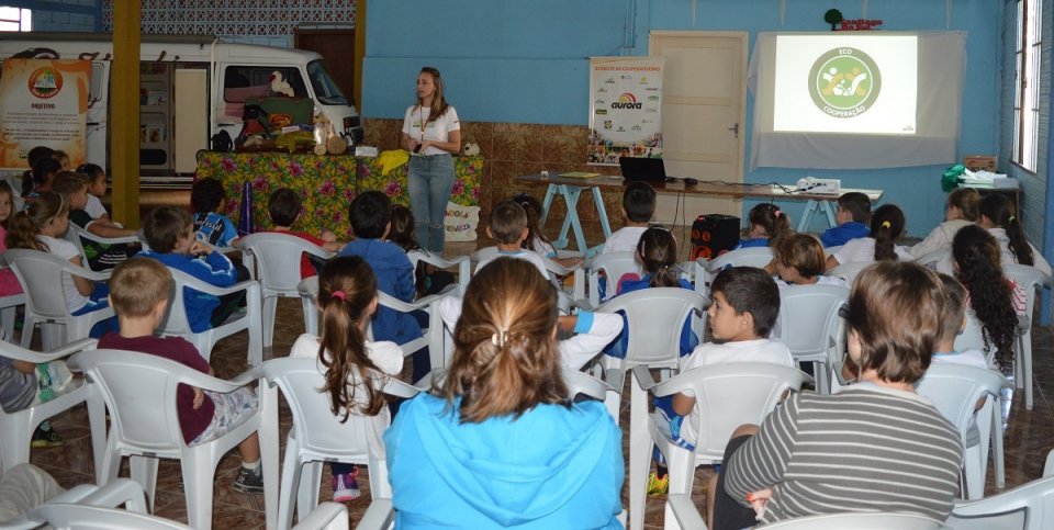 Educação ambiental com o programa Eco Cooperação