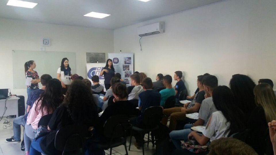 Cinema da prevenção no CIEE em Chapecó (SC)