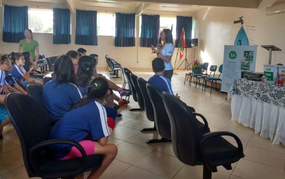 Multiplicadores do Programa Eco Cooperação participam de treinamento de reciclagem