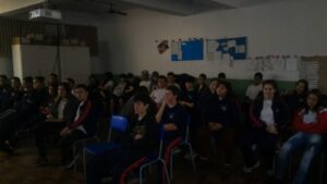 Equipe Amigos da Cooperação realiza Cinema da Prevenção na Escola Milton Alvez de Souza