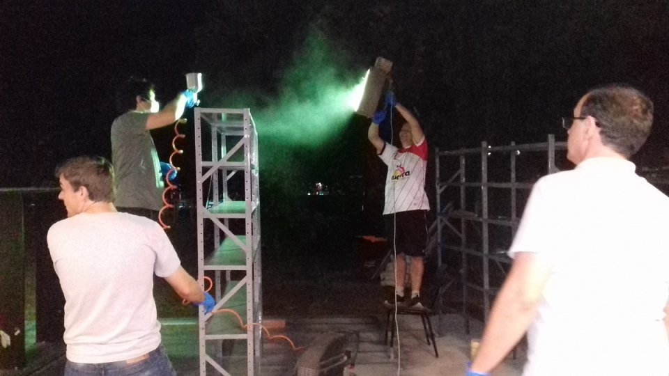 Voluntários auxiliam na organização da nova biblioteca de Escola em São Miguel do Oeste (SC)