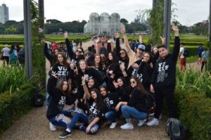 Alunos do Grupo Vozes do Corpo participam de festival de dança em Curitiba (PR)