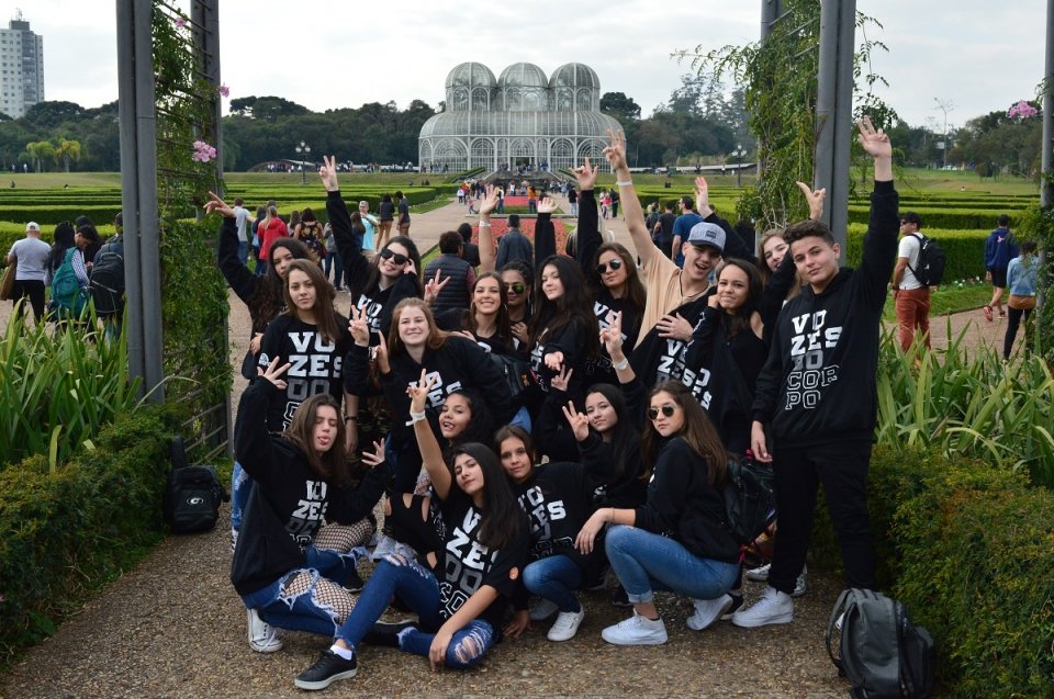 Alunos do Grupo Vozes do Corpo participam de festival de dança em Curitiba (PR)