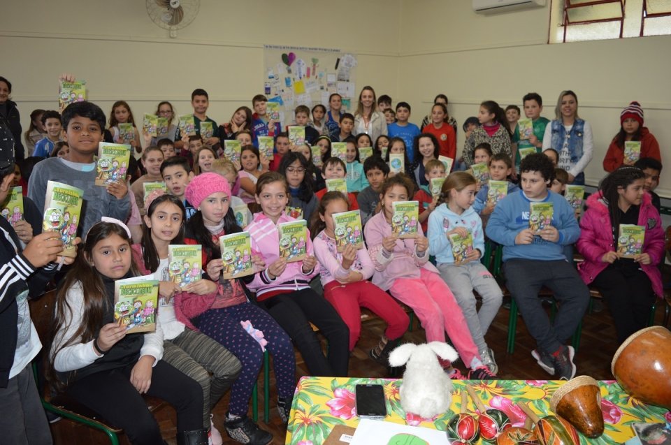 Incentivo à leitura e à preservação ambiental com os programas da FALB