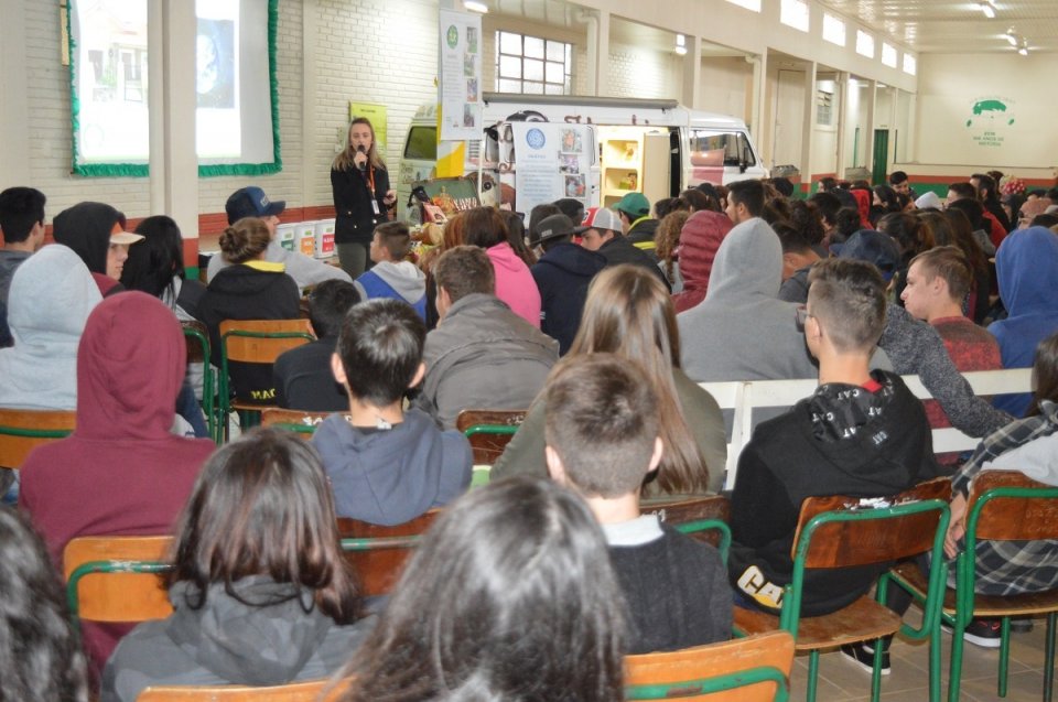 Incentivo à leitura e à preservação ambiental com os programas da FALB