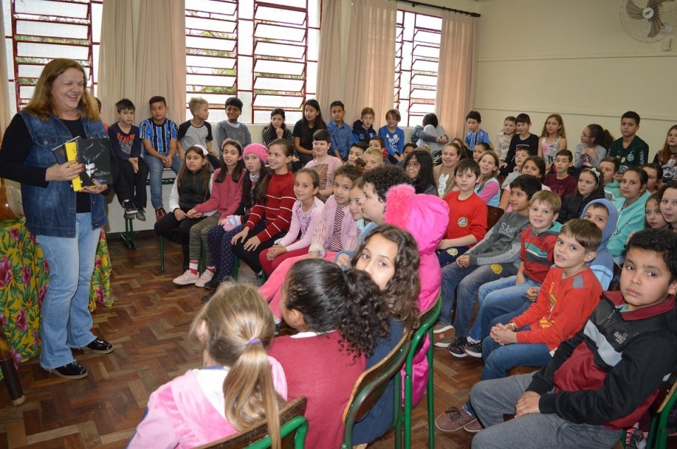 Incentivo à leitura e à preservação ambiental com os programas da FALB