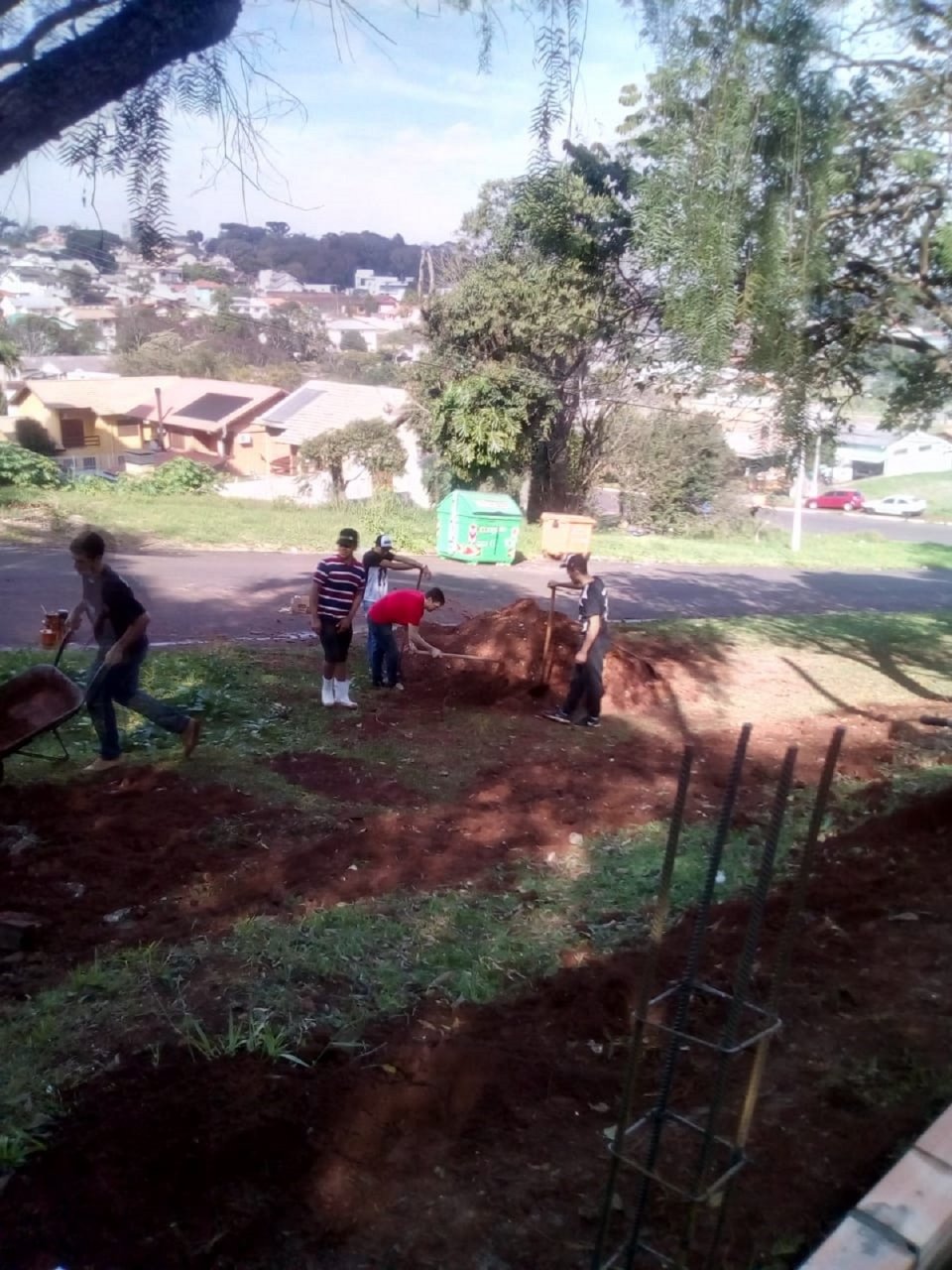 Voluntários Amigo Energia dão continuidade em ações de revitalização em Praça de Chapecó (SC)