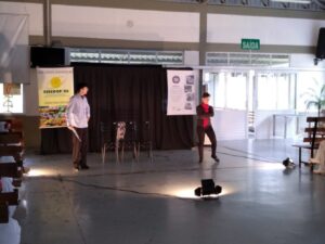 Vivendo Saúde: Empregados da Aurora Alimentos assistem peça teatral Labirintus