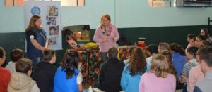 Programa Roda de Leitura proporciona momentos de contação de histórias e socialização