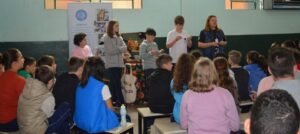 Programa Roda de Leitura proporciona momentos de contação de histórias e socialização