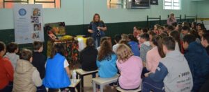 Programa Roda de Leitura proporciona momentos de contação de histórias e socialização