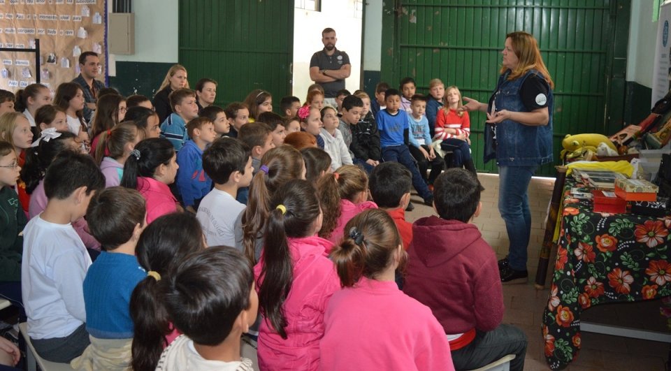 Programa Roda de Leitura proporciona momentos de contação de histórias e socialização