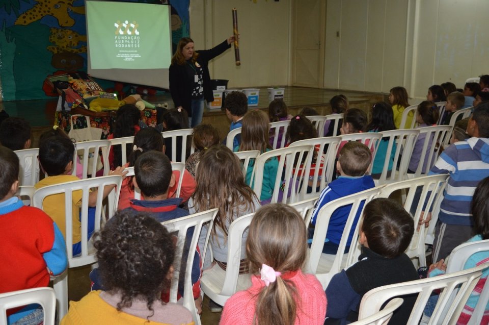 Programa Roda de Leitura proporciona momentos de contação de histórias e socialização
