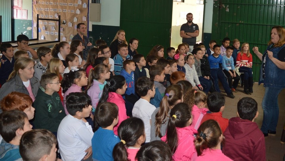 Programa Roda de Leitura proporciona momentos de contação de histórias e socialização