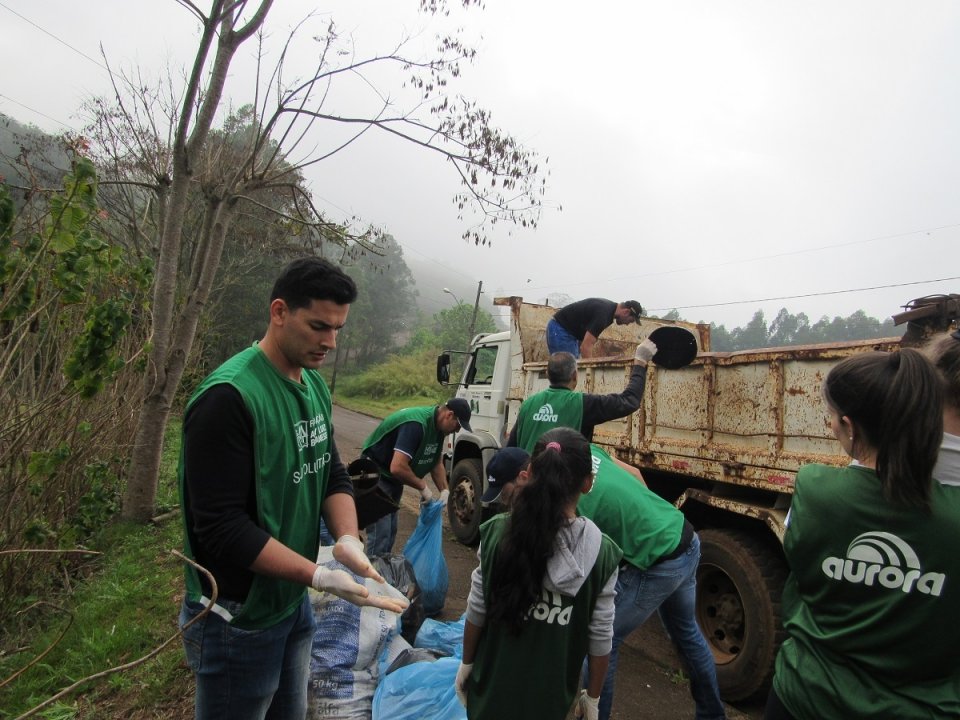 Voluntários relembram Dia da Limpeza com ação ambiental