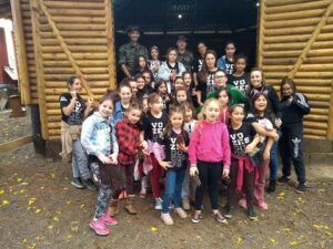 Alunos do grupo Vozes do Corpo conhecem Polícia Militar Ambiental em Chapecó (SC)