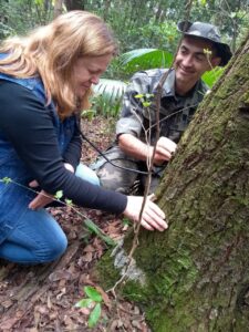 Alunos do grupo Vozes do Corpo conhecem Polícia Militar Ambiental em Chapecó (SC)