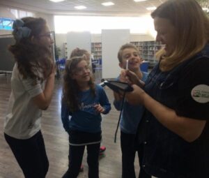 kombi itinerante da leitura proporciona momentos de socialização e educação