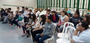 kombi itinerante da leitura proporciona momentos de socialização e educação