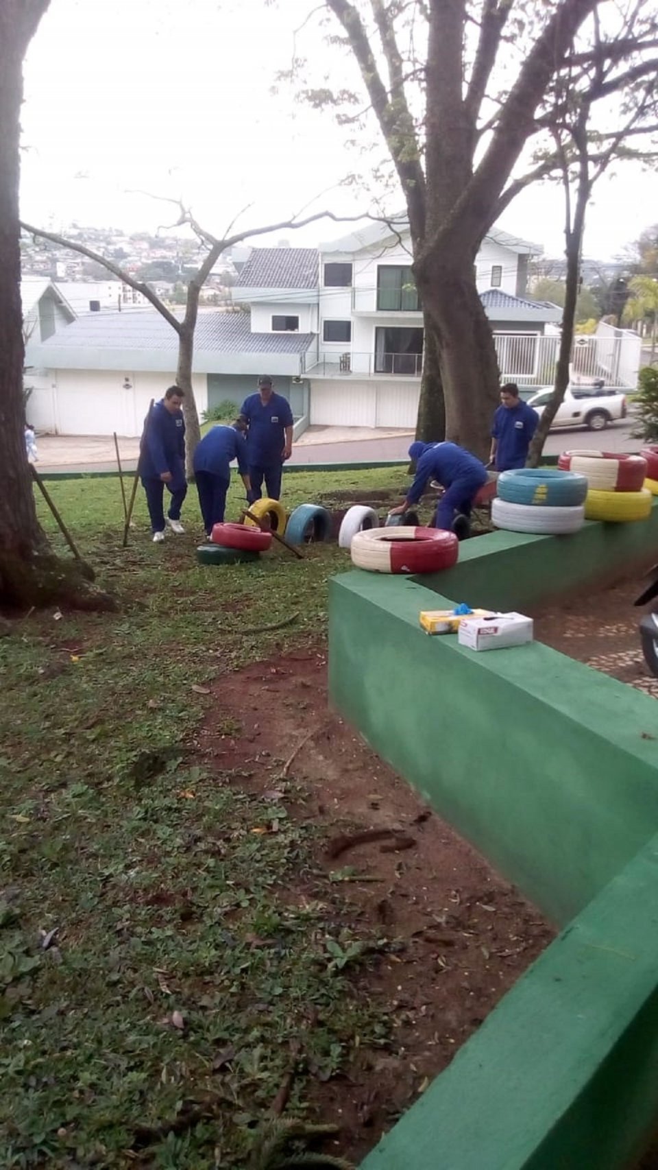 Voluntários dão vida à praça Bernadete Roman em Chapecó (SC)