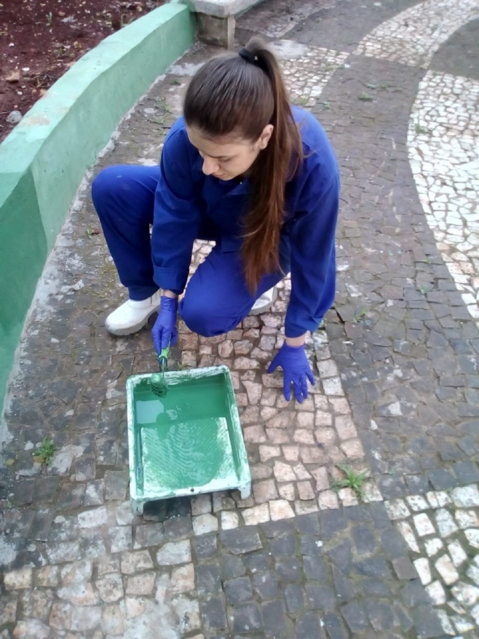 Voluntários dão vida à praça Bernadete Roman em Chapecó (SC)